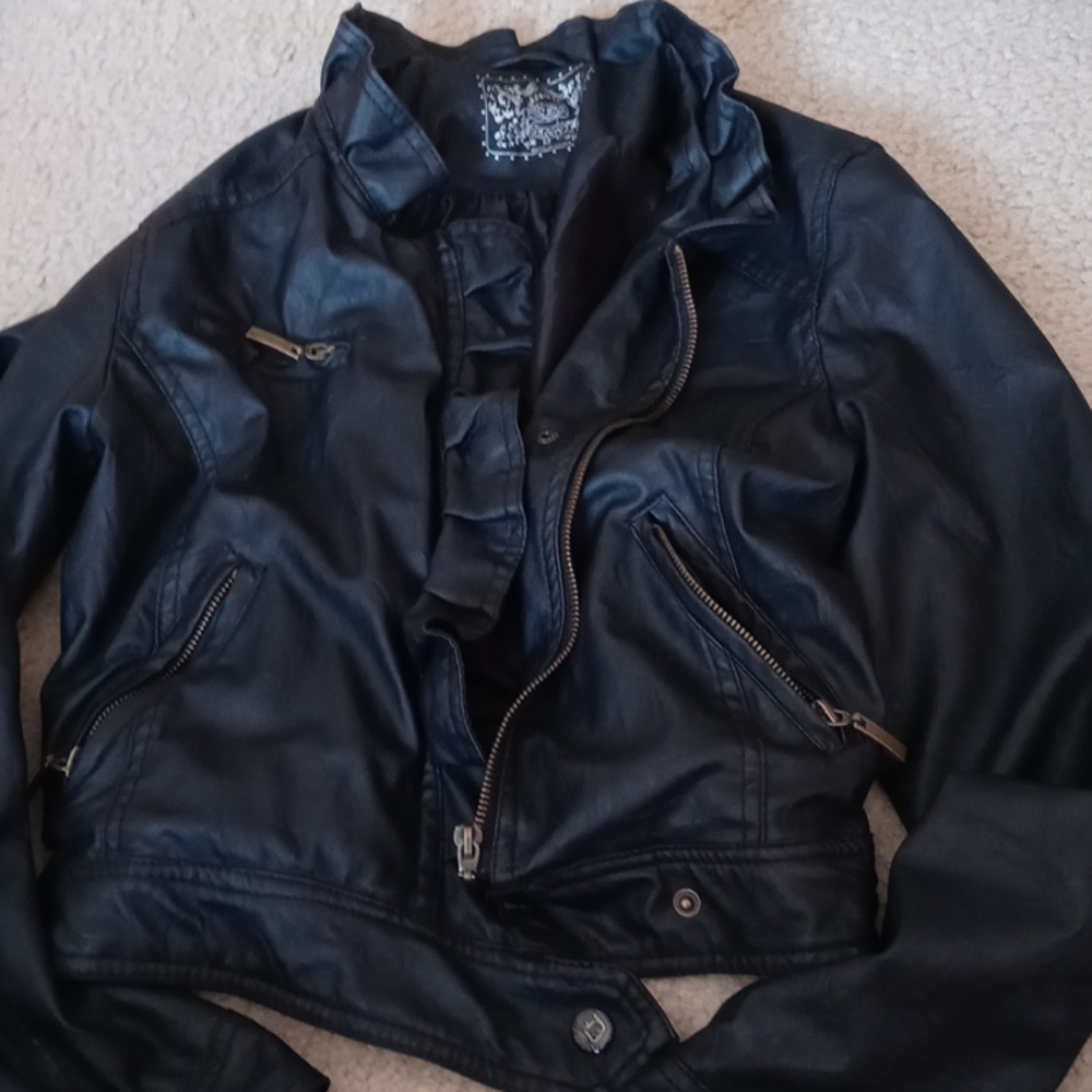 Dollhouse crop leather lacket